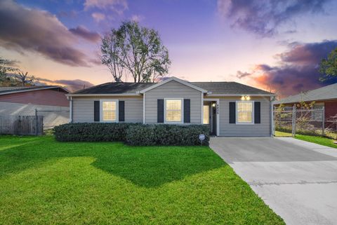 Photo of 4406 Dacca Drive, Houston, TX 77047 (MLS # 48880476)