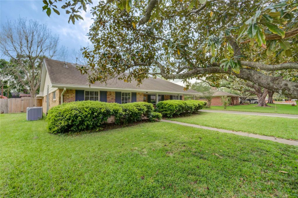 Photo of 1312 Carolyn Court, Humble, TX 77338 (MLS # 76061690)