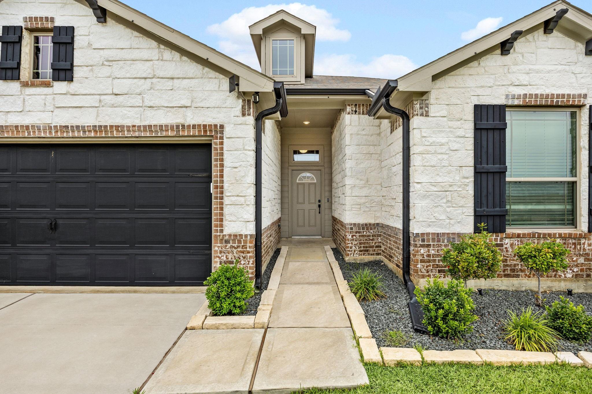 11323 Cora Lane