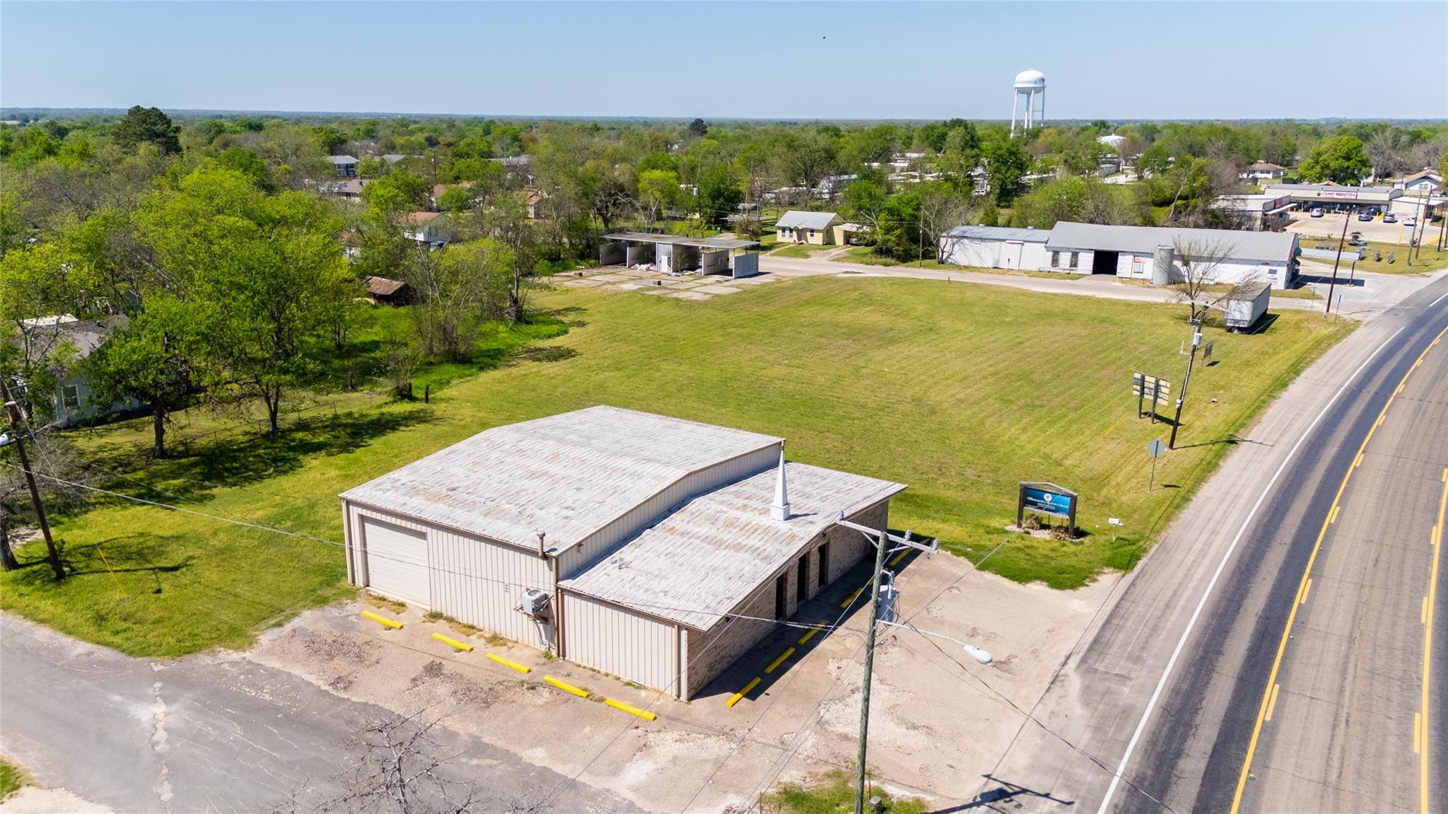 Photo 1 of 30 — 601 N May Street, Madisonville, TX 77864