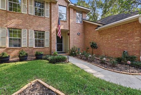 Photo of 97 N Hollylaurel Circle, The Woodlands, TX 77382 (MLS # 34873344)