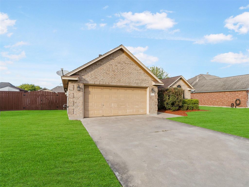 Photo of 102 Revere Court, Clute, TX 77531 (MLS # 67115439)