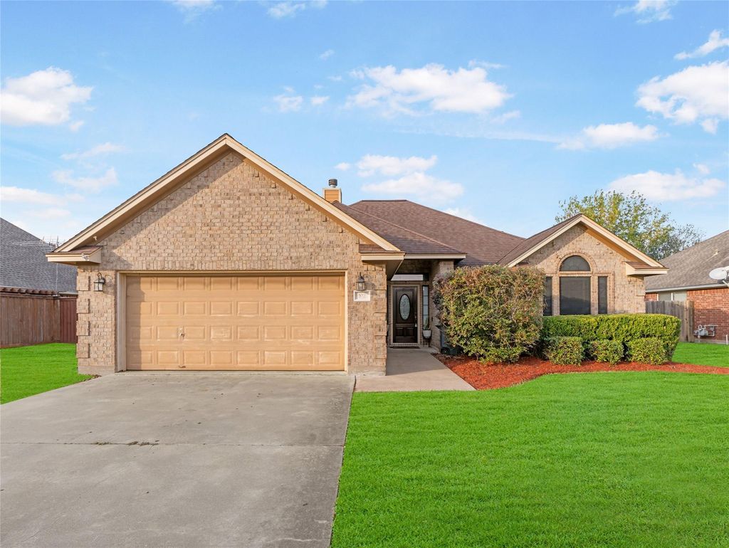 Photo of 102 Revere Court, Clute, TX 77531 (MLS # 67115439)