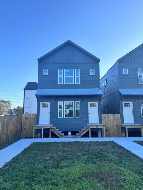 230 E 38th Street Houston TX 77018