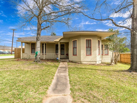 Photo of 26 W Austin Street, Bellville, TX 77418 (MLS # 56334830)