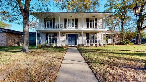 Homes For Sale - 347 Forest Lake Drive<br/> Seabrook, TX 77586