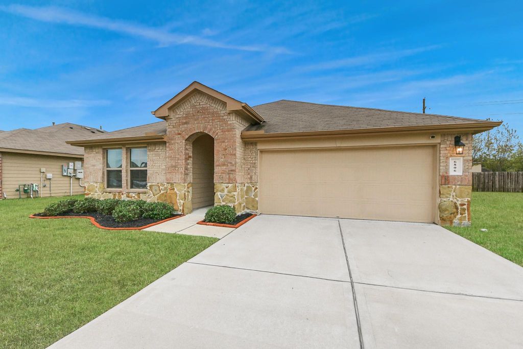 Photo of 6806 Amber Cliff Lane, Richmond, TX 77469 (MLS # 49016688)