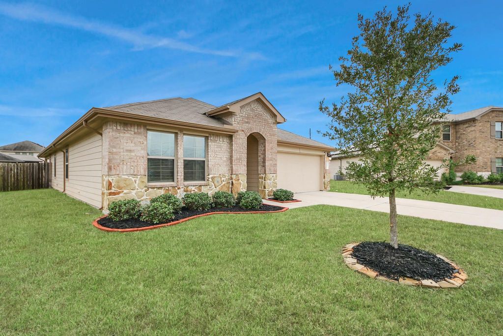 Photo of 6806 Amber Cliff Lane, Richmond, TX 77469 (MLS # 49016688)