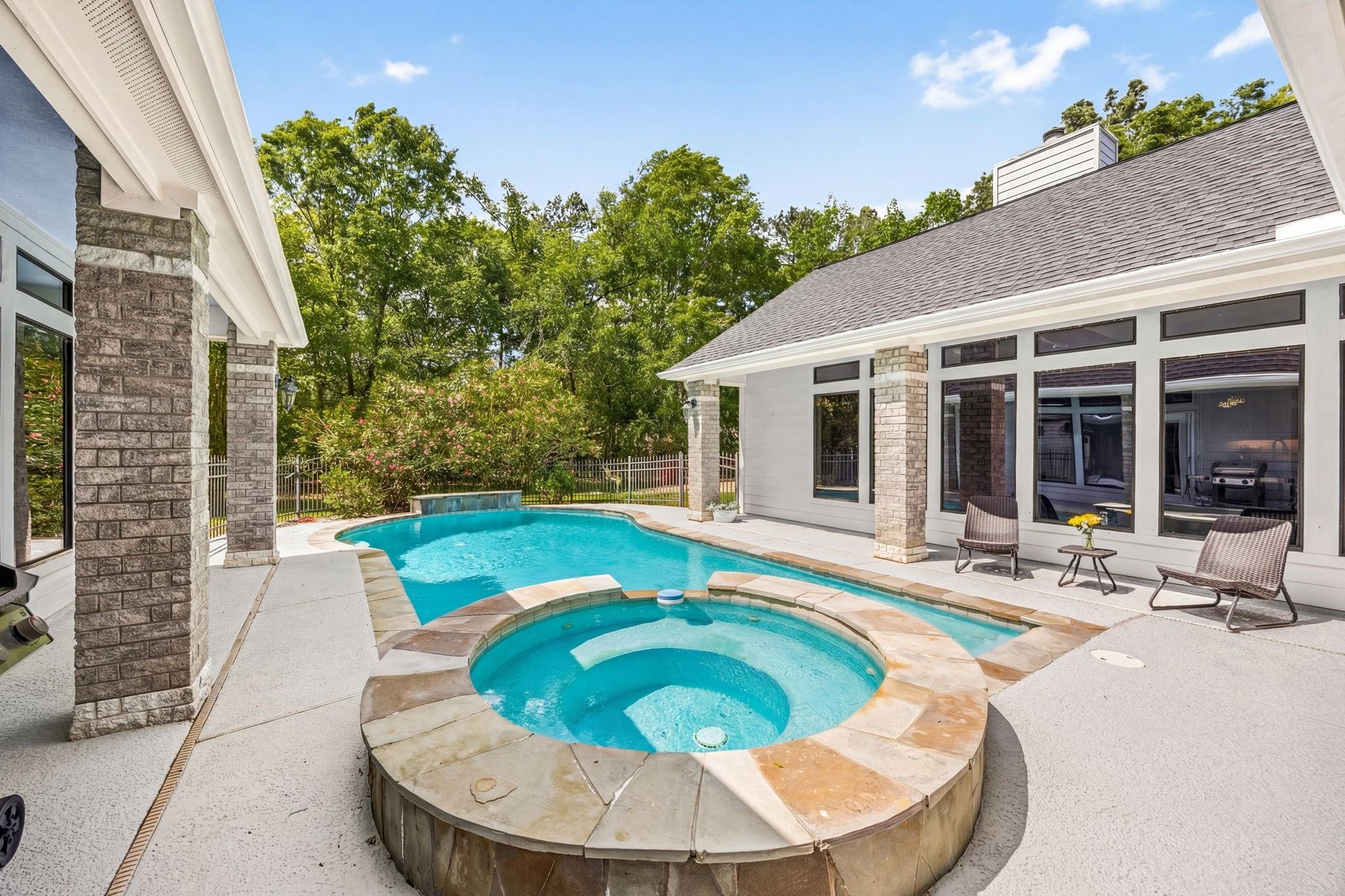 11956 White Oak Crossing