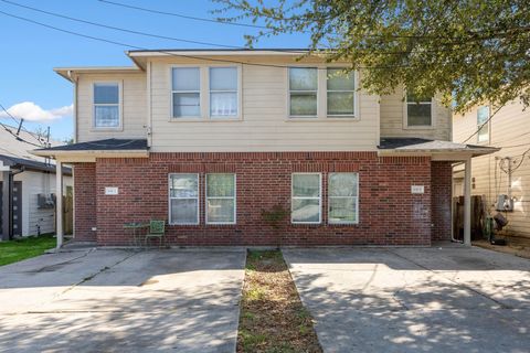 Photo of 4340 Phlox Street #A/B, Houston, TX 77051 (MLS # 24645373)