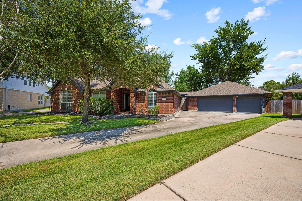 Photo of 14414 Gadshill Circle, Houston, TX 77044 (MLS # 11438809)