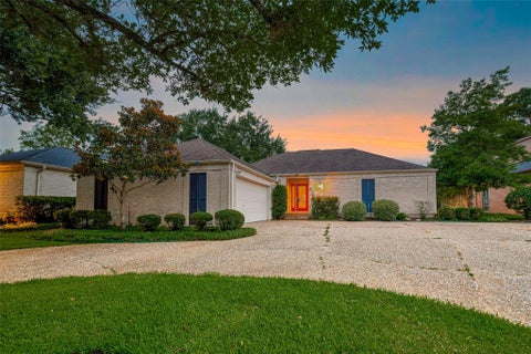 Homes For Sale - 618 Longview Drive<br/> Sugar Land, TX 77478
