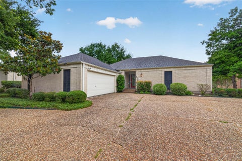 Photo of 618 Longview Drive, Sugar Land, TX 77478 (MLS # 80541637)