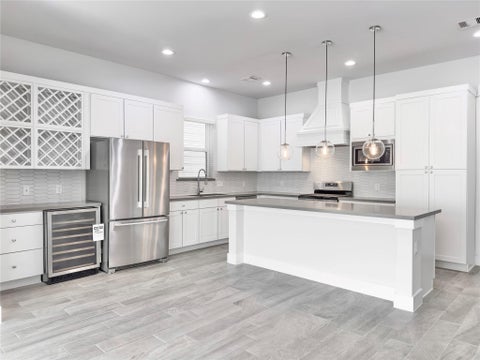 Photo of 1602 Westside Gardens Lane, Houston, TX 77055 (MLS # 58178672)