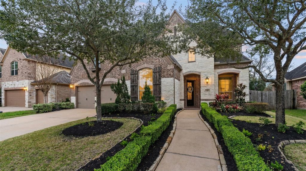 Photo of 18 Stefano Way, Missouri City, TX 77459 (MLS # 57934182)