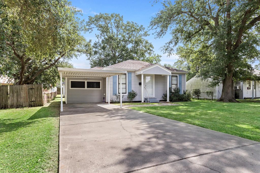 Photo of 616 N 23rd Street, Nederland, TX 77627 (MLS # 78101729)