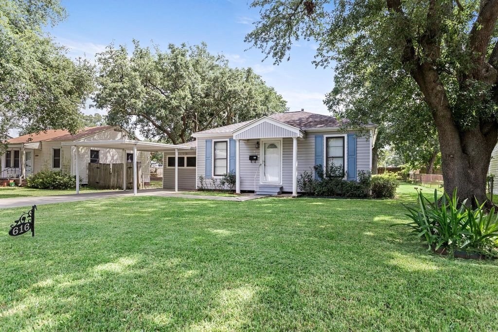 Photo of 616 N 23rd Street, Nederland, TX 77627 (MLS # 78101729)