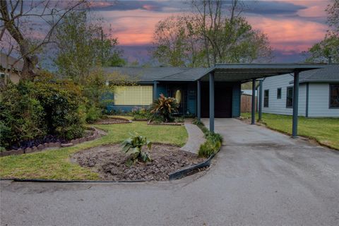 Photo of 6038 Belcrest Street, Houston, TX 77033 (MLS # 97894709)