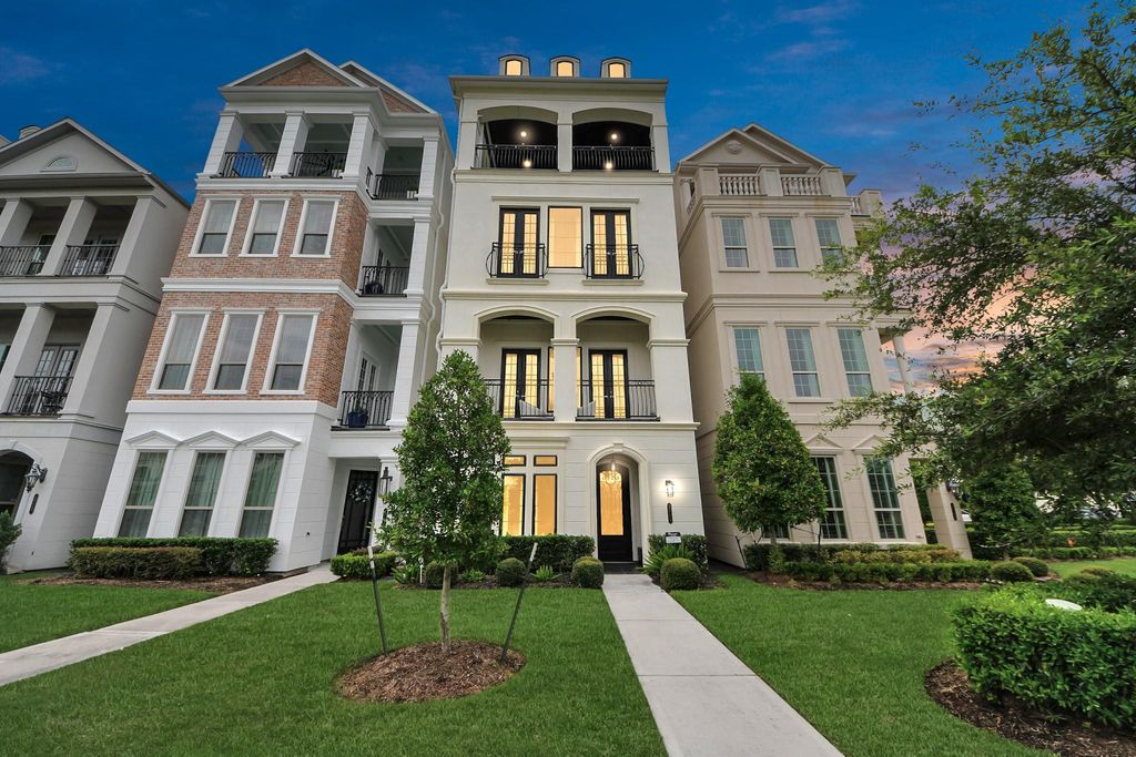 Photo of 3711 Somerset Commons Lane, Houston, TX 77055 (MLS # 61029270)