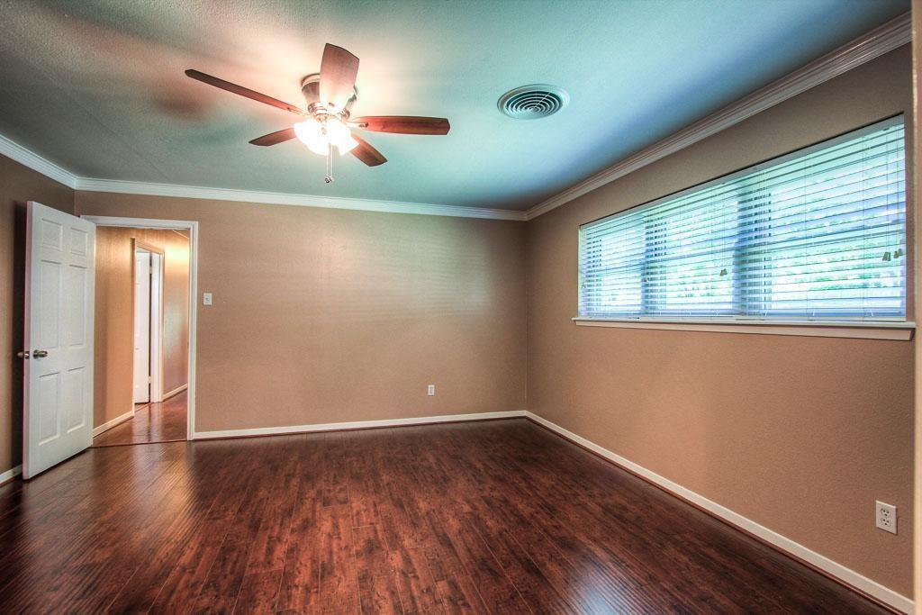 208 Lakeshore Drive