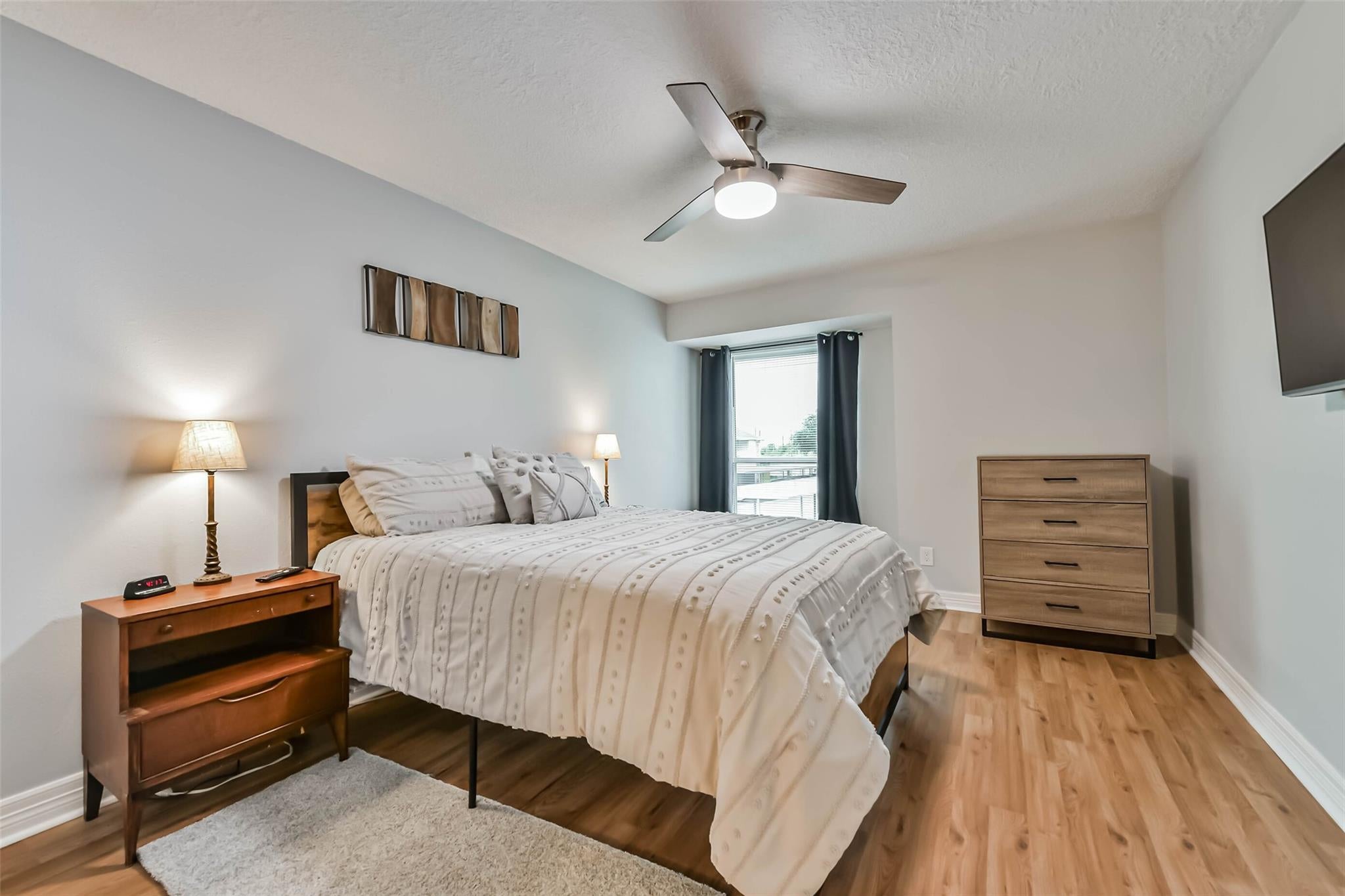 7600 Emmett F Lowry Expressway 904