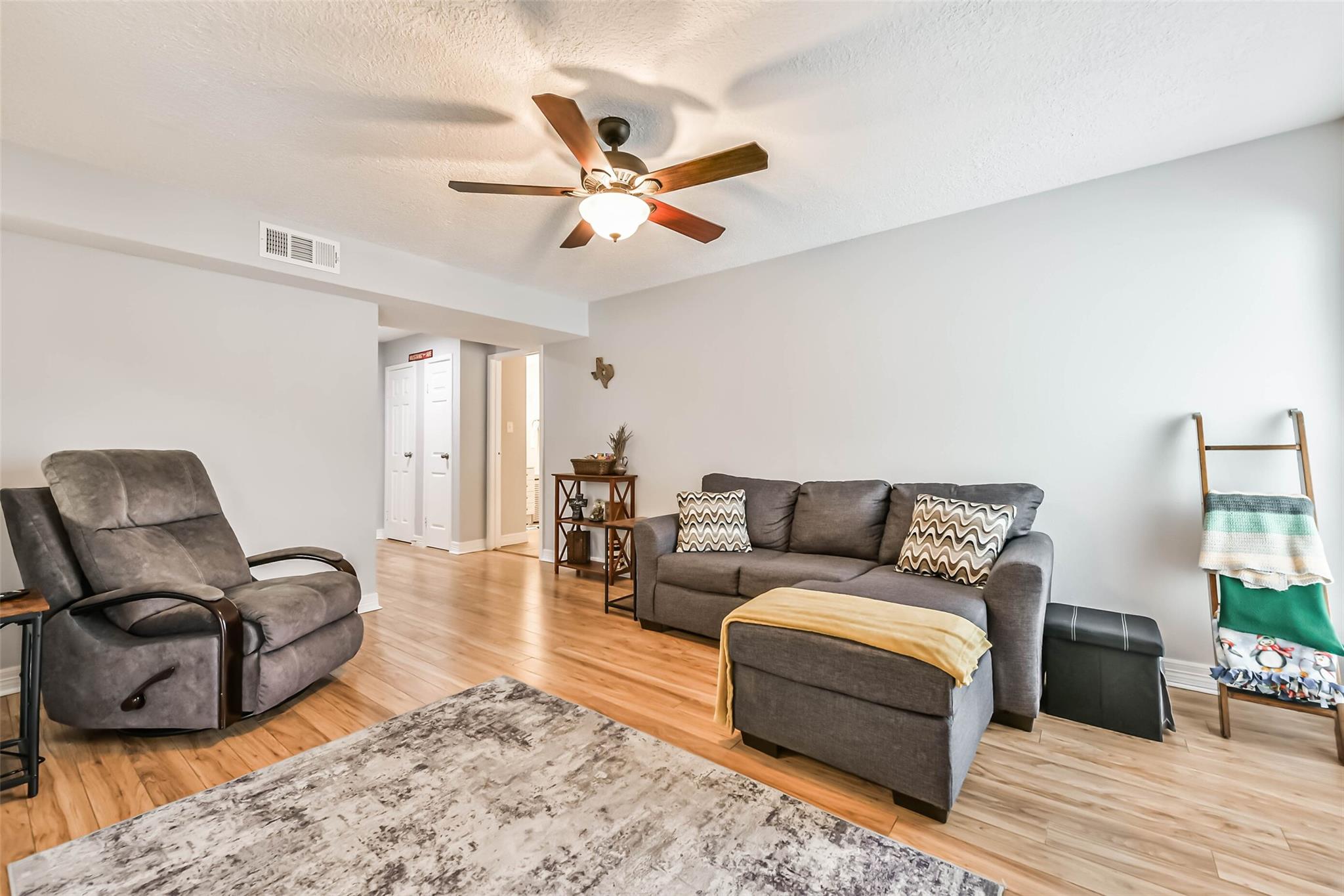 7600 Emmett F Lowry Expressway 904