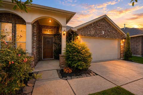Homes For Sale - 2211 Oak Rise Drive<br/> Montgomery County, Conroe, TX 77304