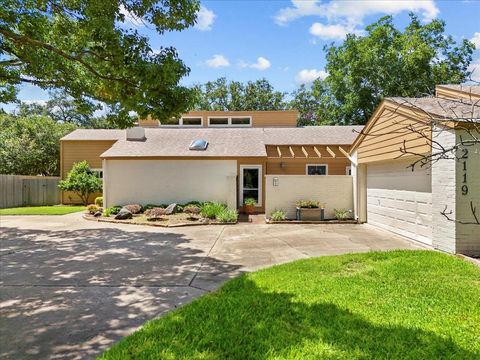 Photo of 2119 Willow Dell Drive, Seabrook, TX 77586 (MLS # 93778207)