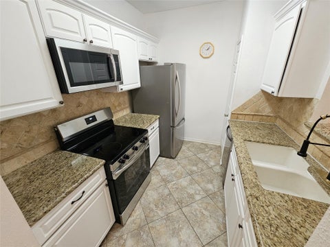Photo of 9800 Pagewood Lane #2404, Houston, TX 77042 (MLS # 14736146)