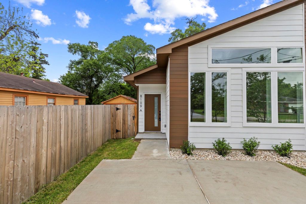 Photo of 8109 Hamlet Street #A, Houston, TX 77078 (MLS # 15147930)