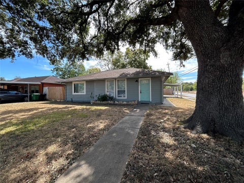 Photo of 12002 Palmway Street, Houston, TX 77034 (MLS # 32777286)