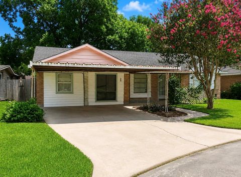 Homes For Rent - 5519 Mendota Lane<br/> Houston, TX 77032