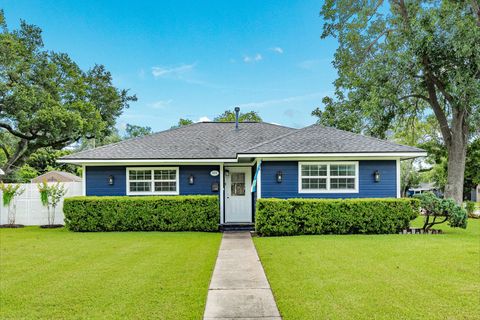 Photo of 331 Redwood Street, Lake Jackson, TX 77566 (MLS # 65475380)