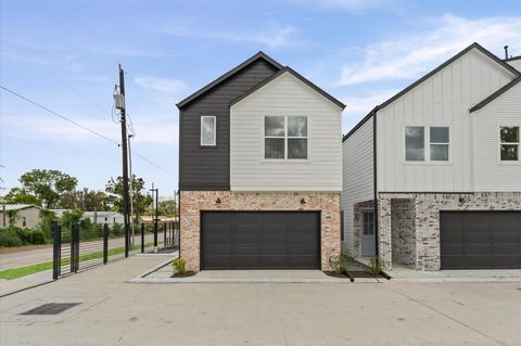 Photo of 4752 Martin Hill Street, Houston, TX 77018 (MLS # 27940994)