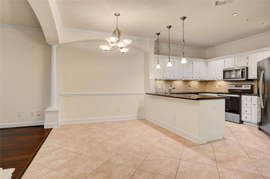 Photo of 2111 Welch Street #B109, Houston, TX 77019 (MLS # 29515672)