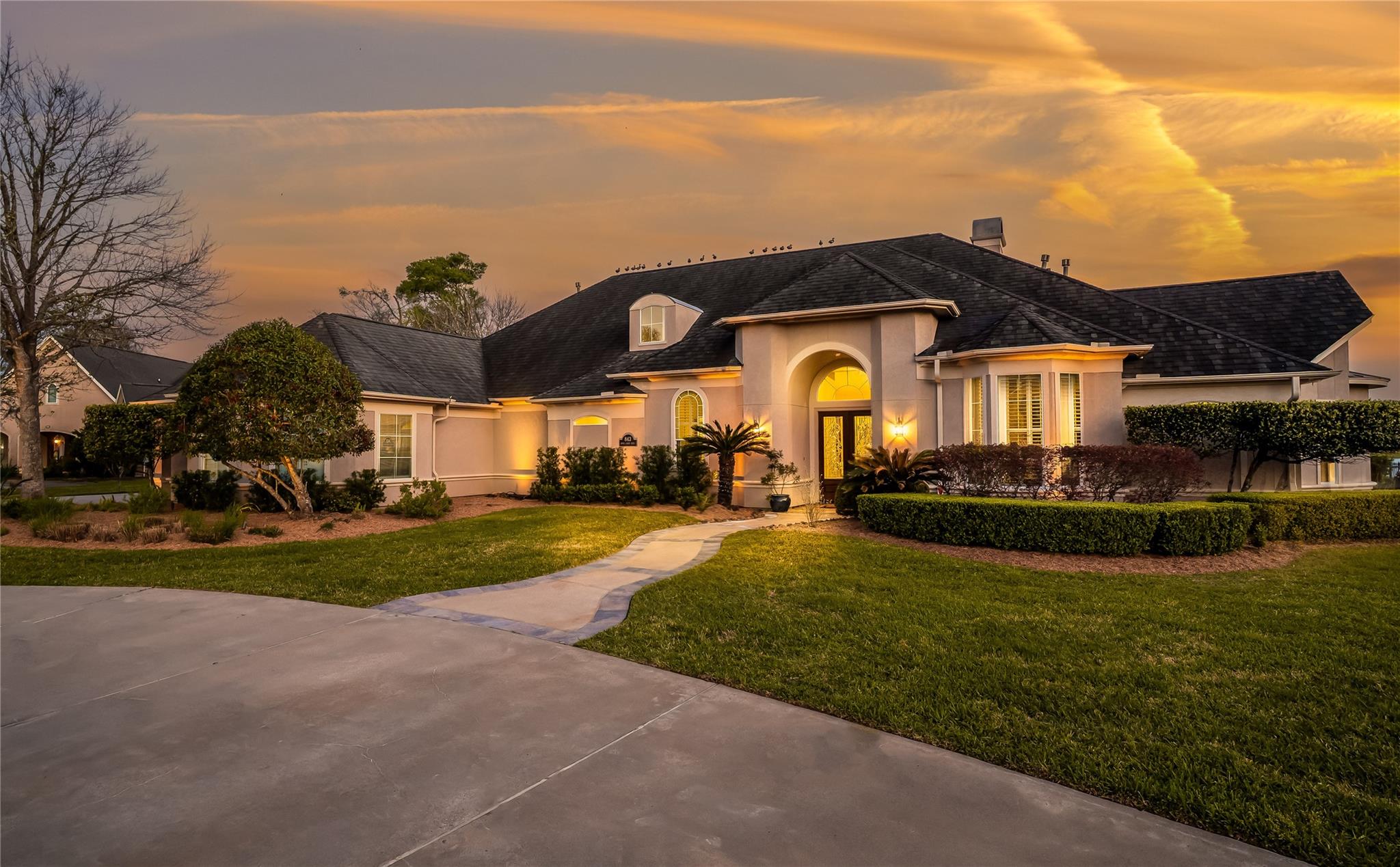 843 Royal Lakes Boulevard