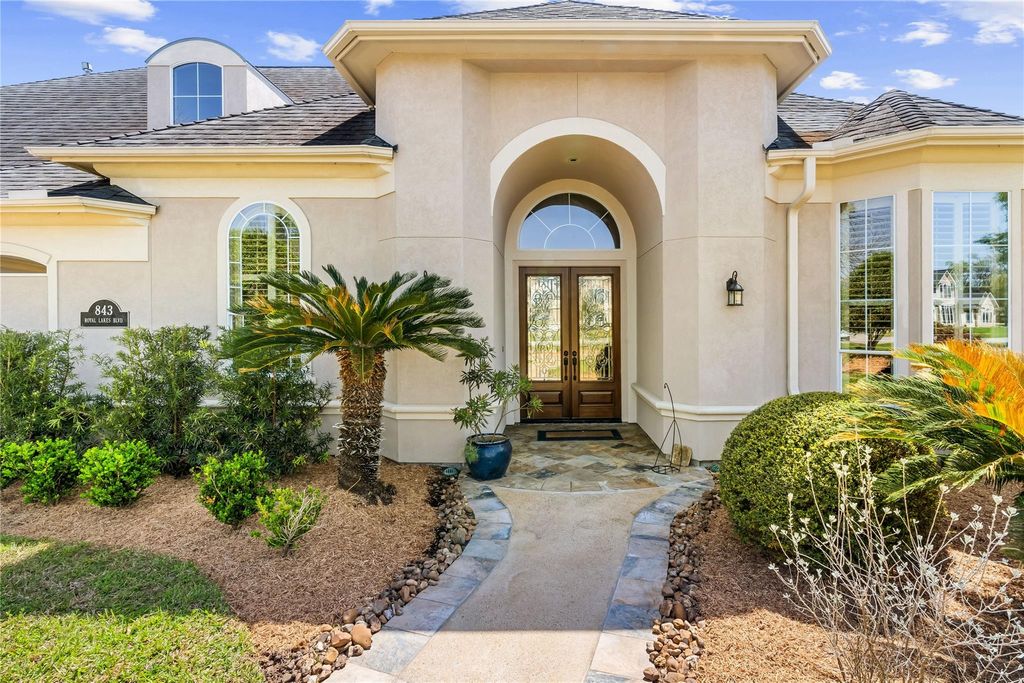 Photo of 843 Royal Lakes Boulevard, Richmond, TX 77469 (MLS # 60256362)