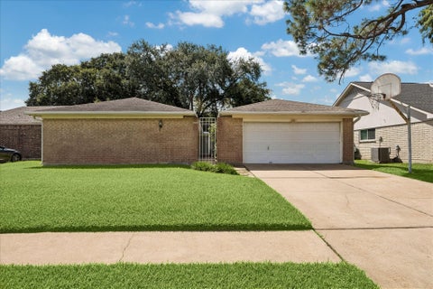 Photo of 15714 Echo Hill Drive, Houston, TX 77059 (MLS # 52049095)
