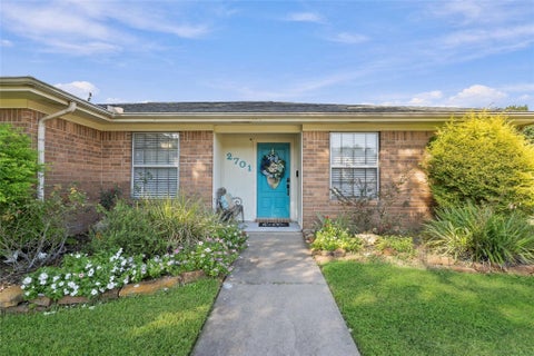 Photo of 2701 Brook Bend Lane, El Campo, TX 77437 (MLS # 95890317)