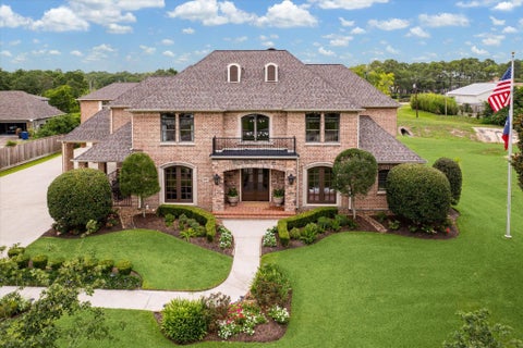 Homes For Sale - 1002 Cowards Creek Court<br/> Galveston County, Friendswood, TX 77546