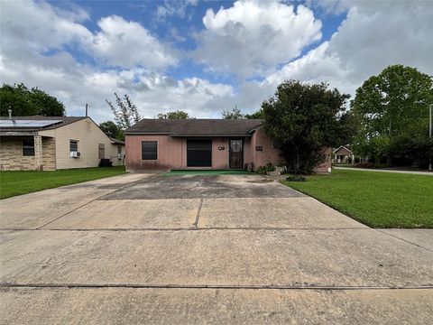 Photo of 1419 Silverdale Street, Houston, TX 77029 (MLS # 57412930)