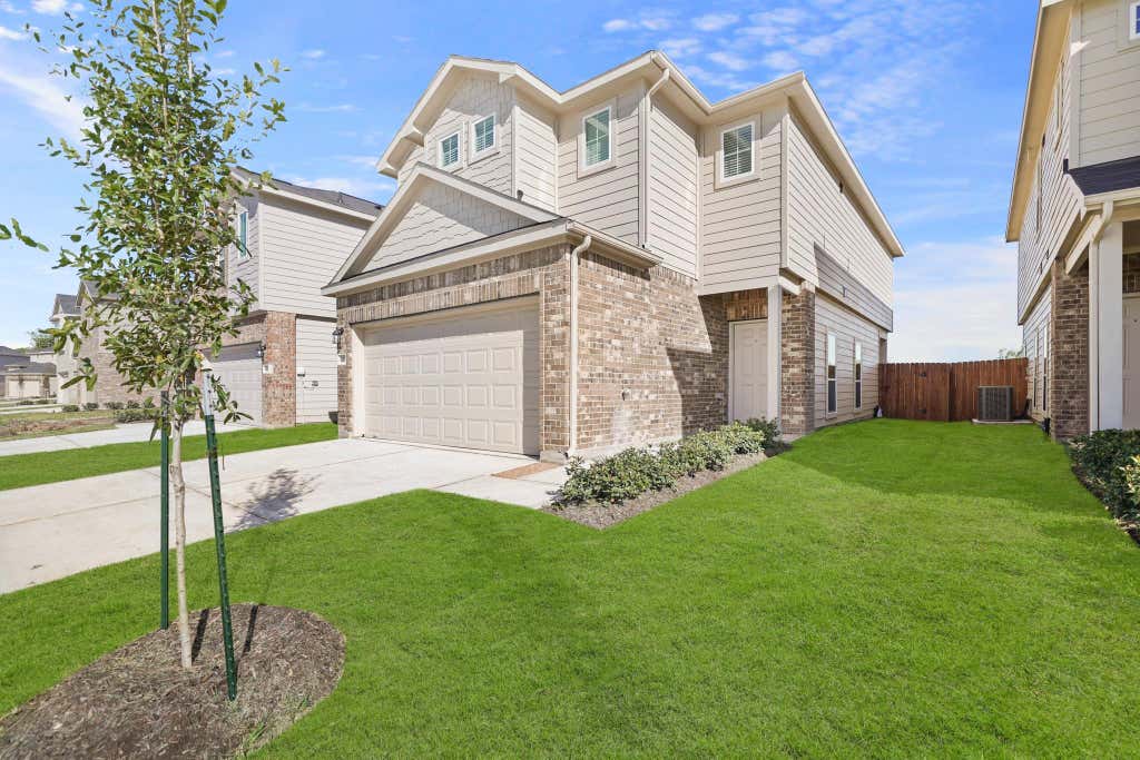 Photo of 13423 Lucky Bill Lane, Houston, TX 77048 (MLS # 27784526)
