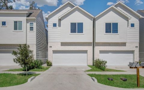 Photo of 5215 Noble Street #B, Houston, TX 77020 (MLS # 60125372)