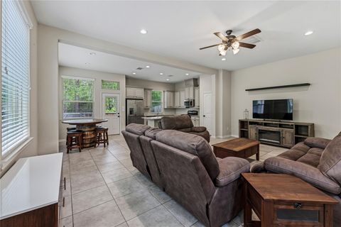 Townhouse For Sale - 228 Cheswood Forest Place<br/> Montgomery, TX 77316