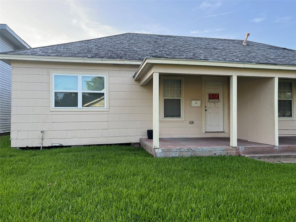 Photo of 317 E B Street, La Porte, TX 77571 (MLS # 74143062)