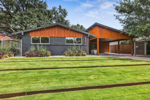 Photo of 4543 Warm Springs Road, Houston, TX 77035 (MLS # 11235514)