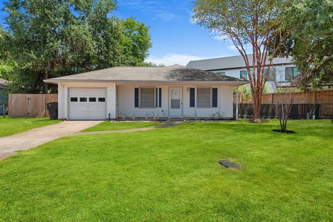 Photo of 1510 Afton Street, Houston, TX 77055 (MLS # 57705011)