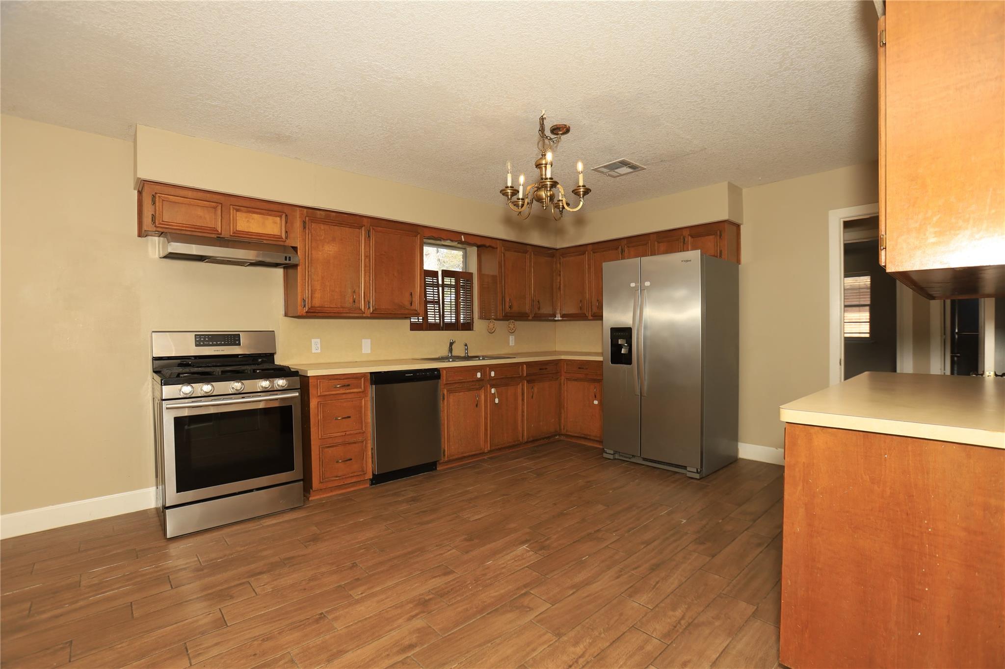 103 E Meadow Lane