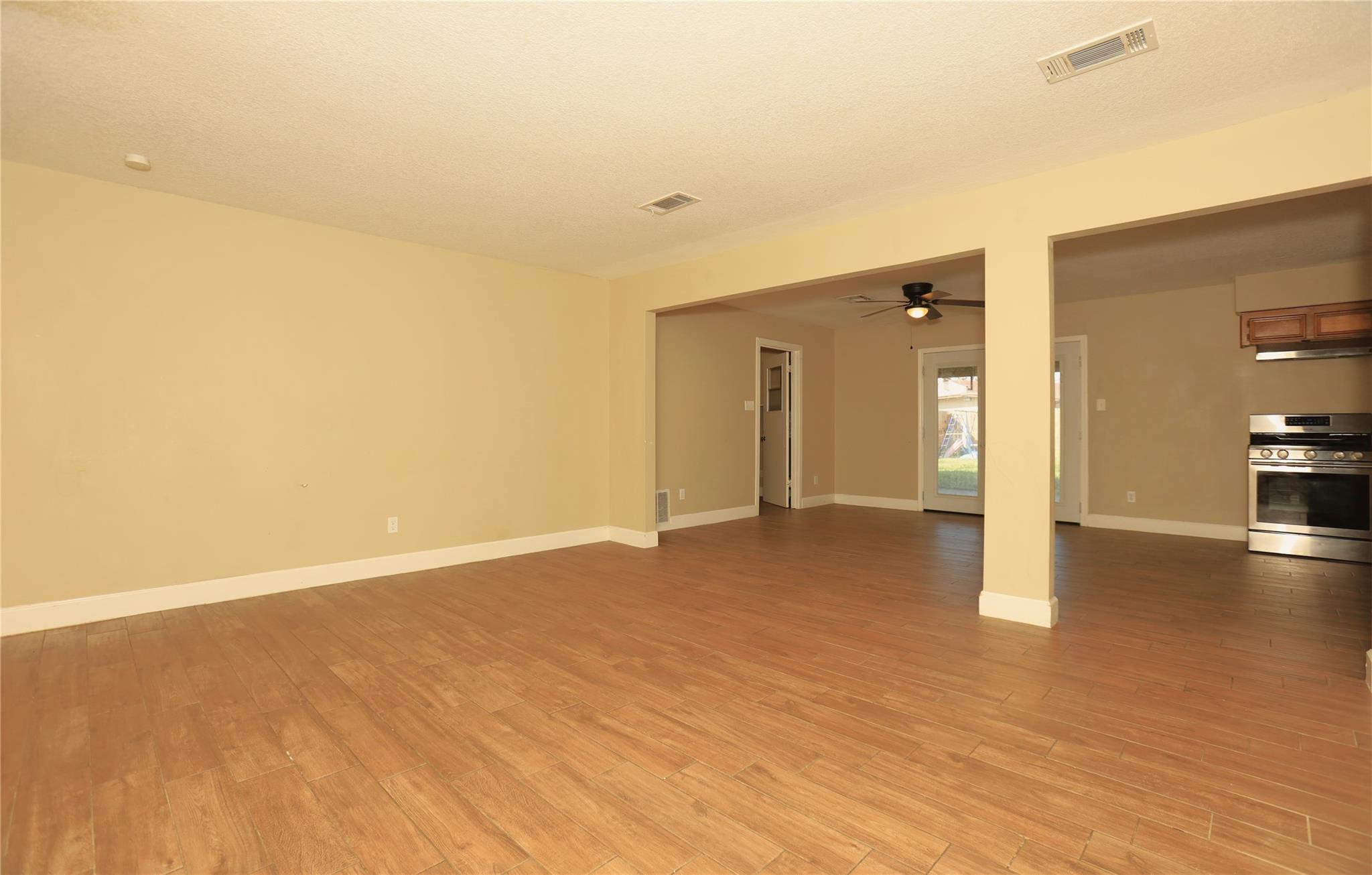 103 E Meadow Lane