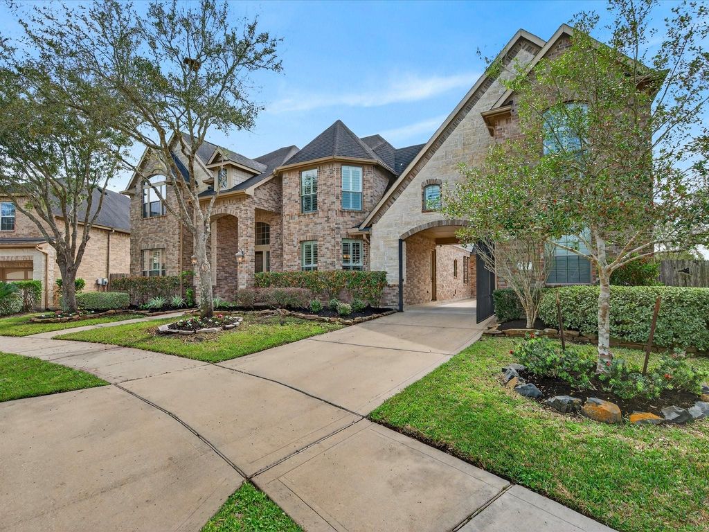 Photo of 5330 Briarwick Meadow Lane, Sugar Land, TX 77479 (MLS # 36188703)